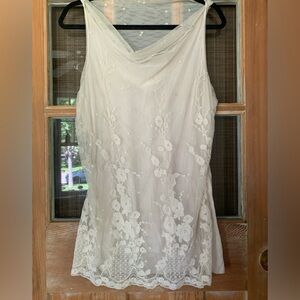 Ivory tulle overlay with floral appliqué sleeveless top …BOHO feminine 🌷